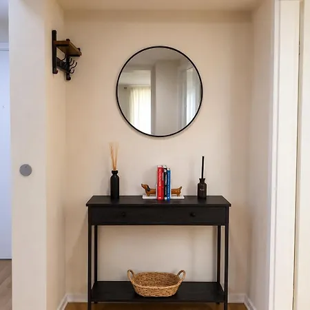 Apartment 3-zimmer-wohnung Mit Terrasse In Zentraler Lage Stuttgart