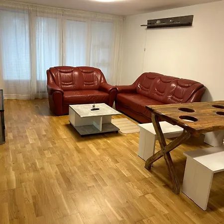 Apartmán 3-zimmer-wohnung Mit Terrasse In Zentraler Lage *