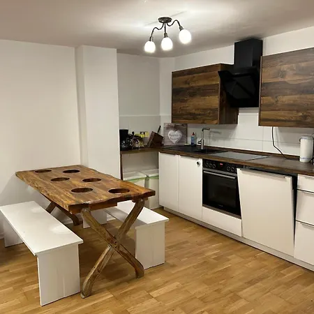 3-zimmer-wohnung Mit Terrasse In Zentraler Lage Apartmán