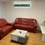 3-zimmer-wohnung Mit Terrasse In Zentraler Lage Apartment