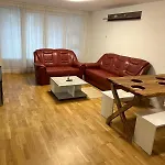 Apartment 3-zimmer-wohnung Mit Terrasse In Zentraler Lage *