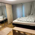 3-zimmer-wohnung Mit Terrasse In Zentraler Lage Apartment