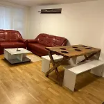Apartment 3-zimmer-wohnung Mit Terrasse In Zentraler Lage *