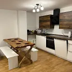 3-zimmer-wohnung Mit Terrasse In Zentraler Lage Apartment